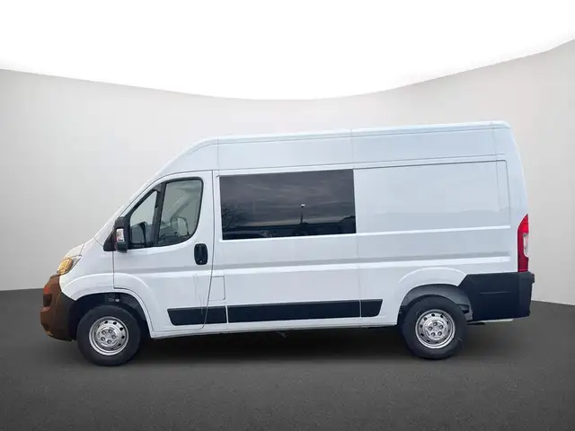 Opel Movano view 5