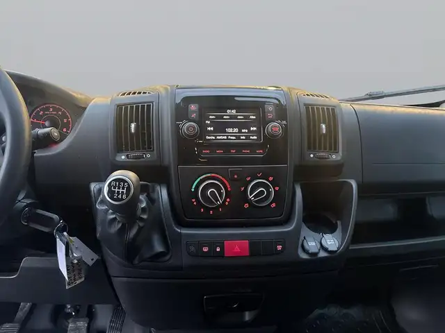 Opel Movano view 13