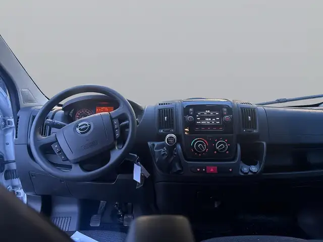 Opel Movano view 11