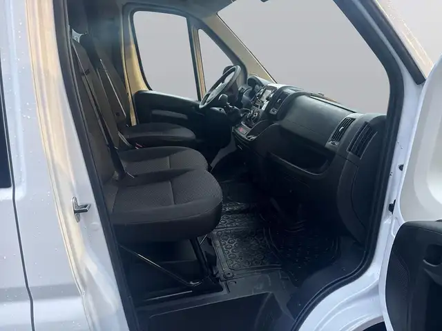 Opel Movano view 12