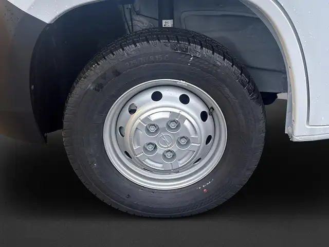 Opel Movano view 9