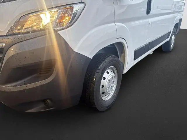 Opel Movano view 10