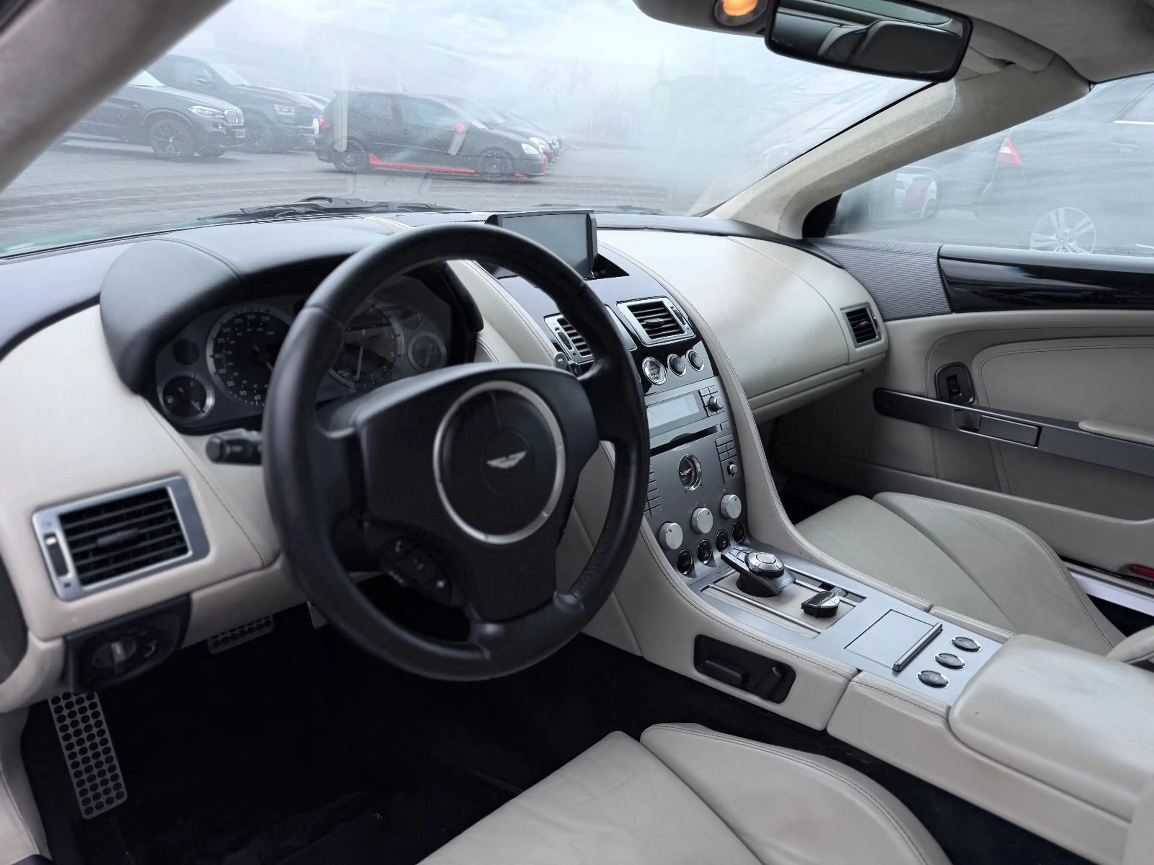 Aston Martin DB9 — photo 10