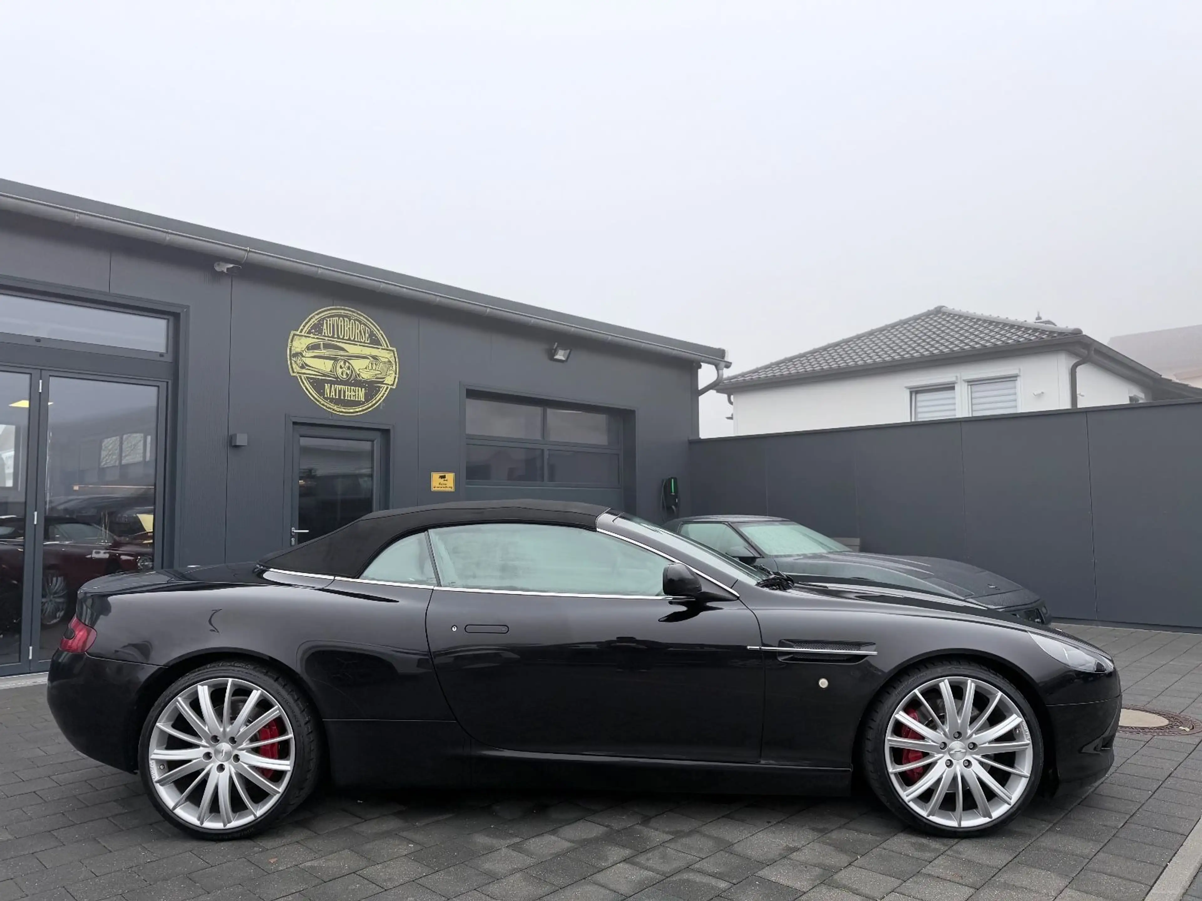 Aston Martin DB9 — photo 8