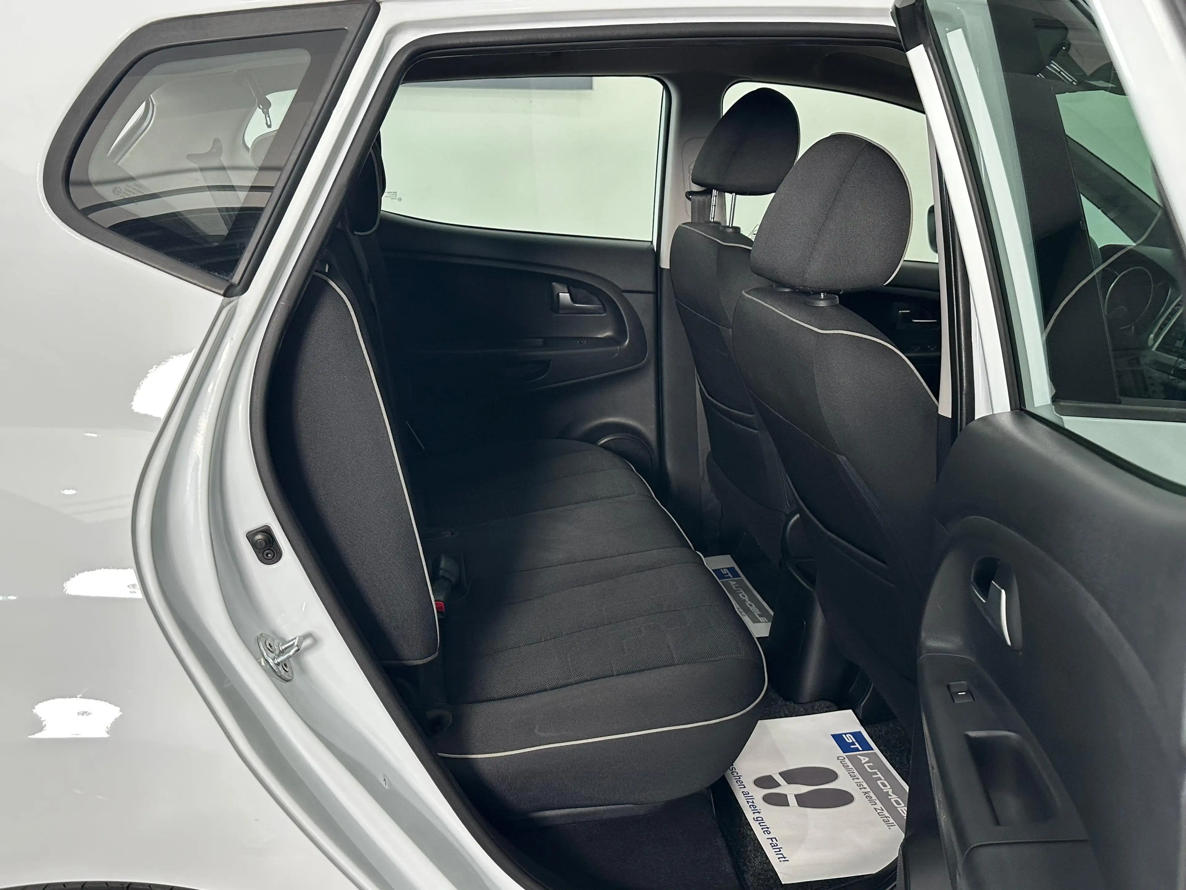 Kia Venga Attract // KLIMA // TEMPOMAT // EINPARKHILFE // — photo 11