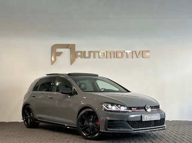 Volkswagen Golf view 3