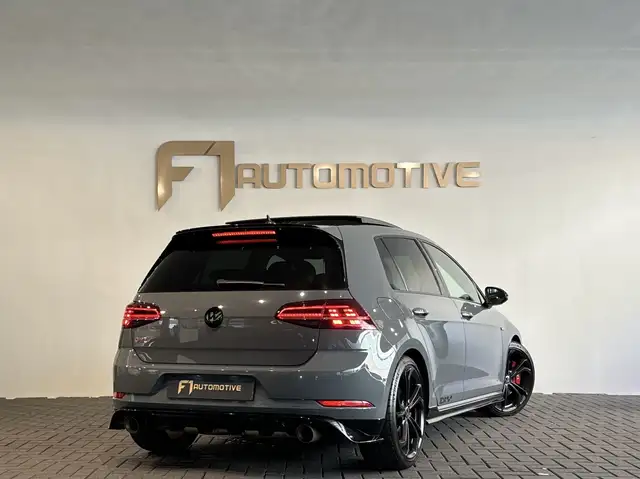 Volkswagen Golf view 4