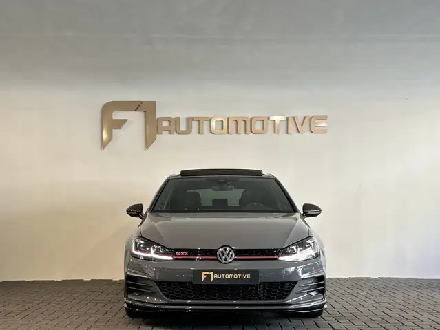 Volkswagen Golf view 2