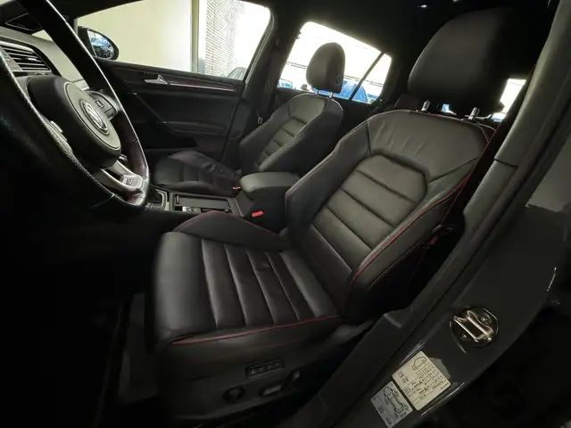Volkswagen Golf view 10