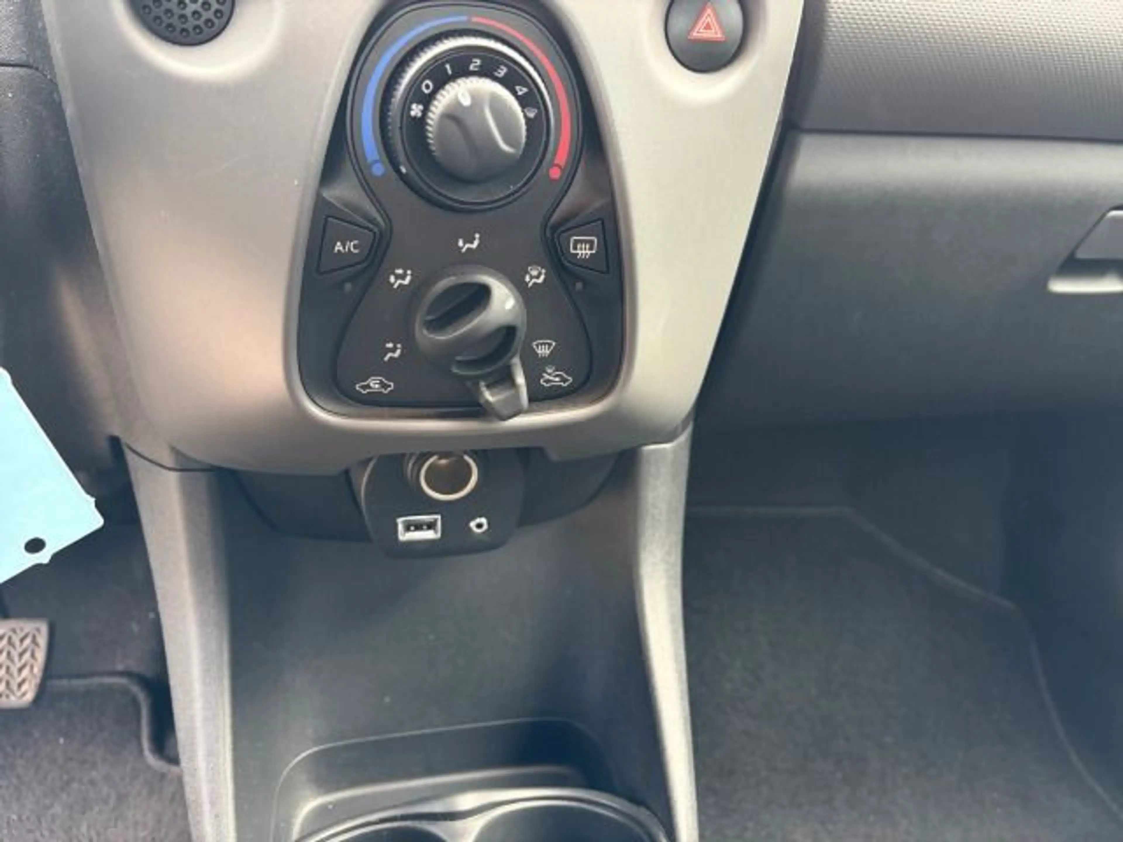 Peugeot 108 1.0 VTi Active — photo 14