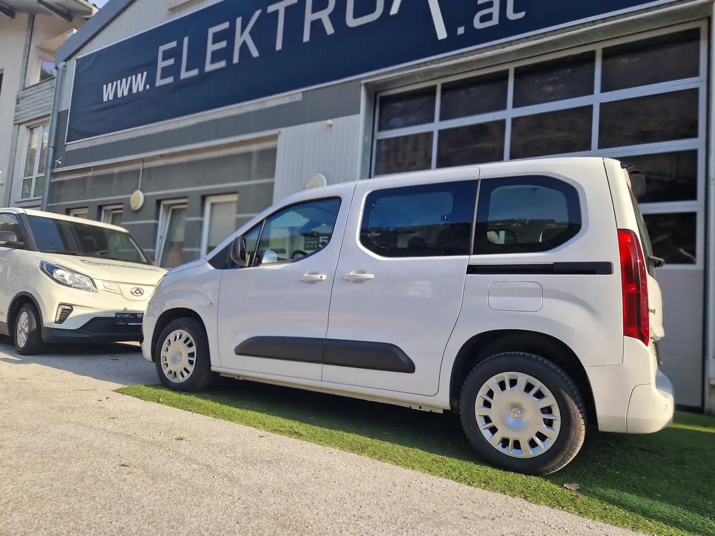 Opel Combo e Edition plus e-life 50kWh ab 22.491 netto (-20%) Weiß - 2