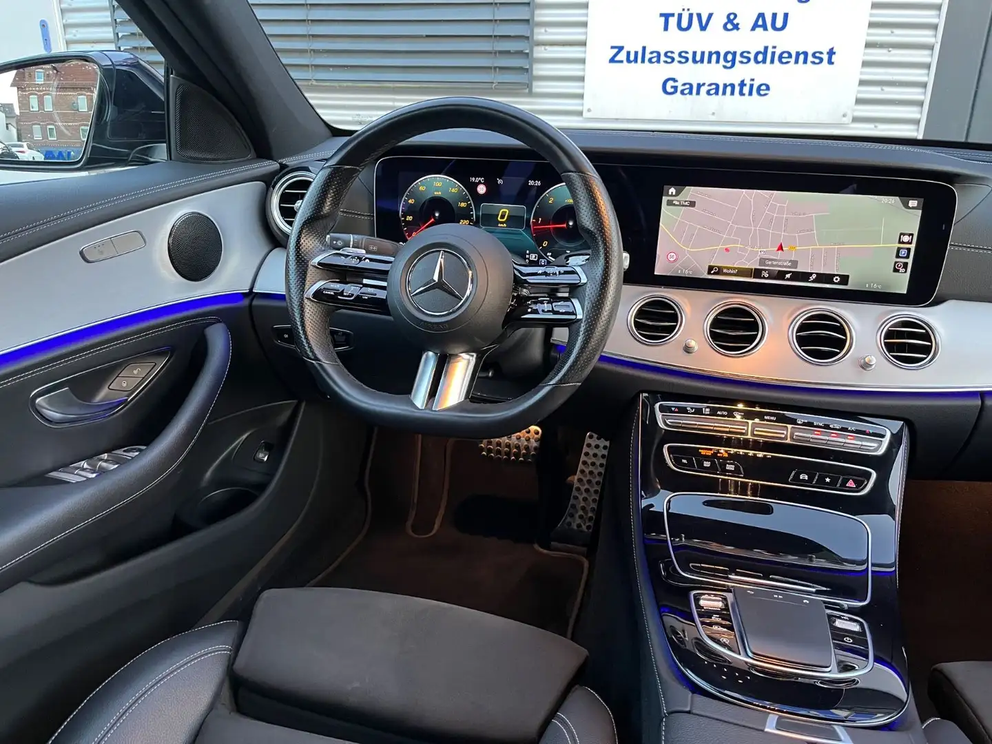 Mercedes-Benz E 220 d AMG Line *WIDESCREEN*LED*AHK*FACELIFT*Vo Blau - 1