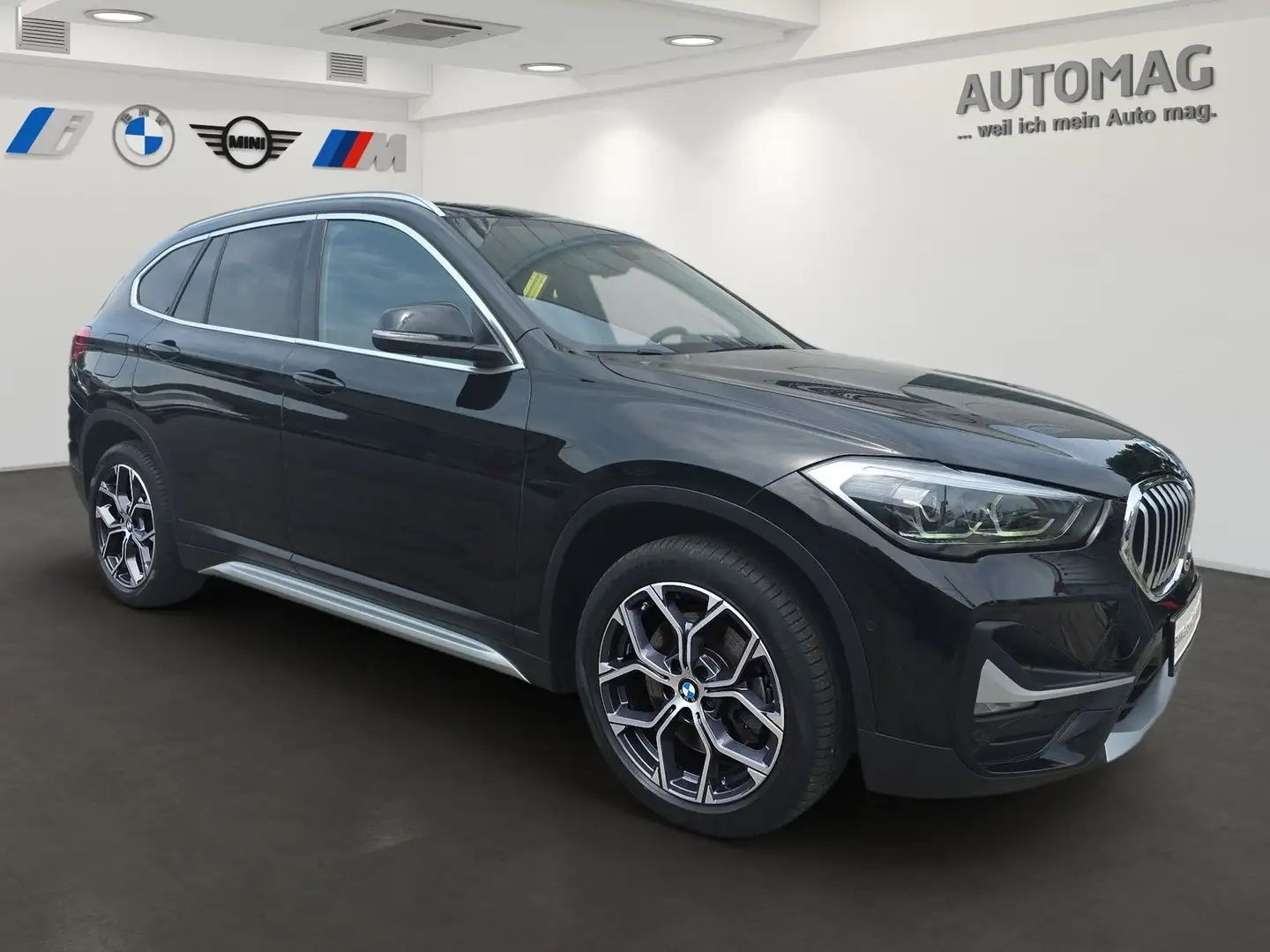 BMW X1 xDrive20d X-Line*AHK*Drive Assist Plus*Panoramadac Schwarz - 2