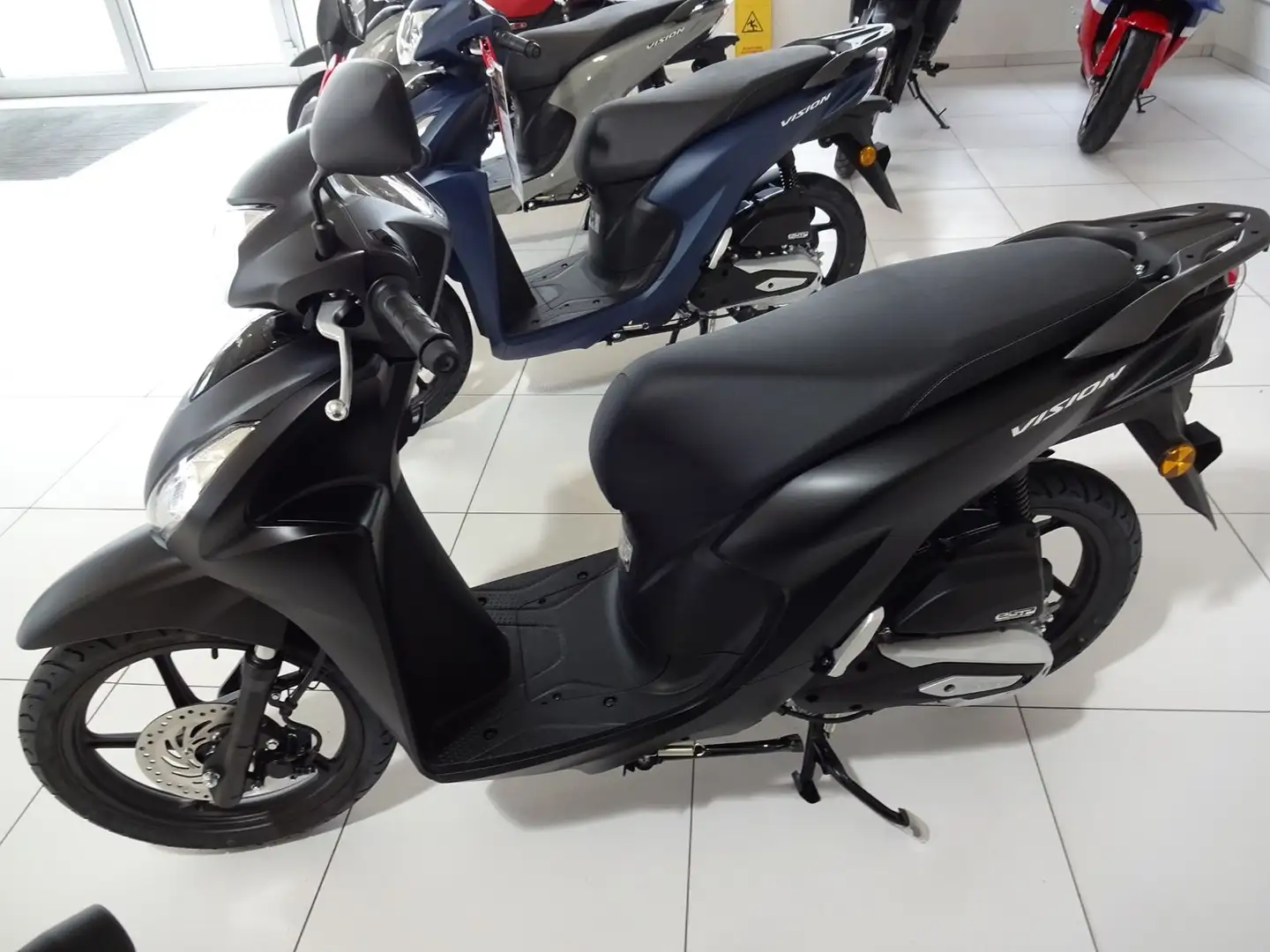 Honda Vision 110 CBS Lagerfahrzeug "Aktionspreis"" Schwarz - 2