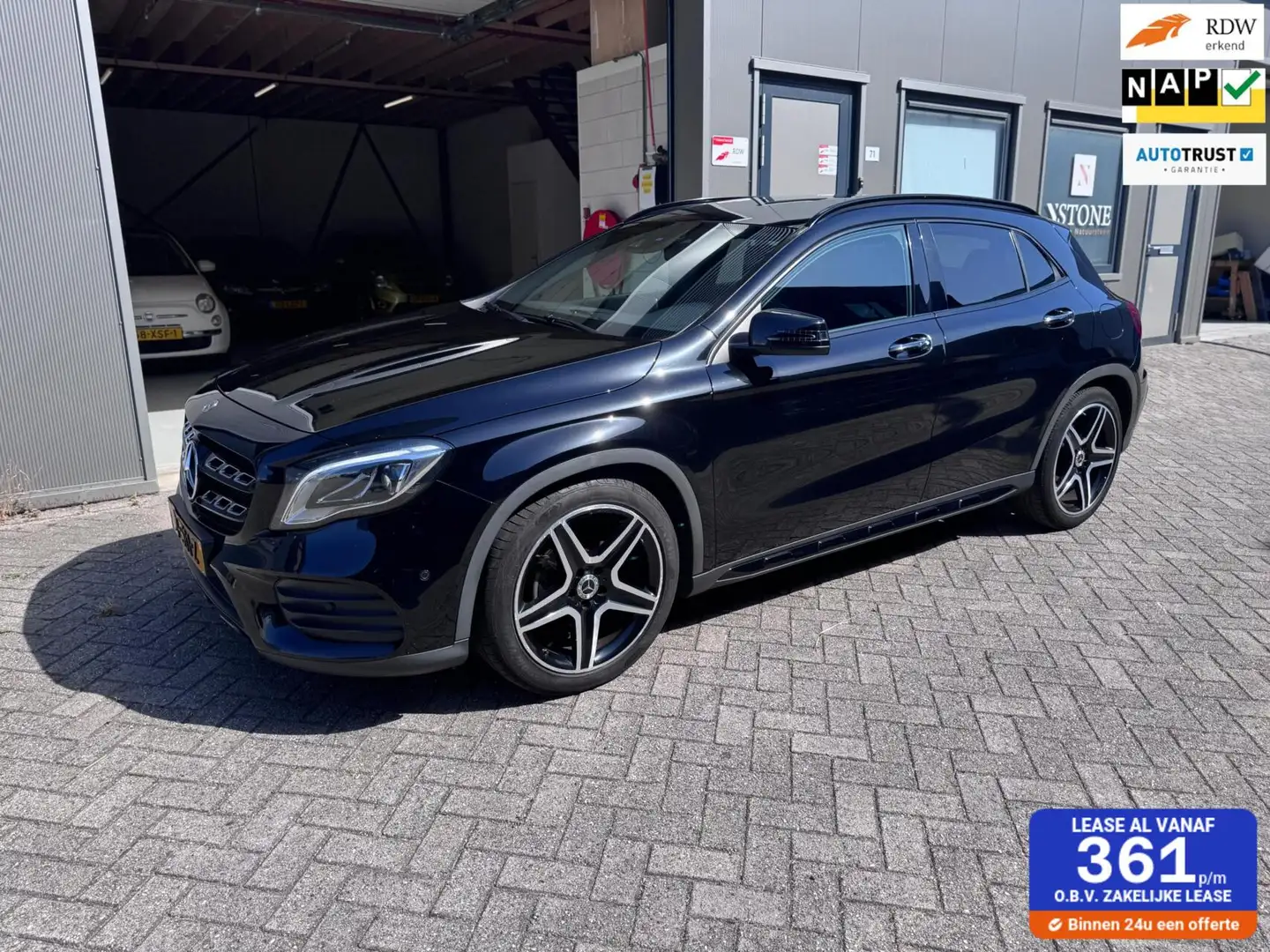 Mercedes-Benz GLA 180 Business Solution AMG Night Upgrade Zwart - 1