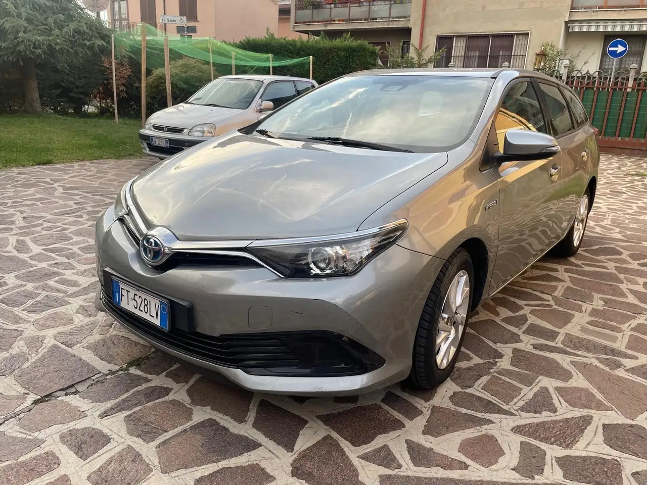 Toyota Auris Touring Sports 1.2t Active cvt my17 — photo 1 of 11