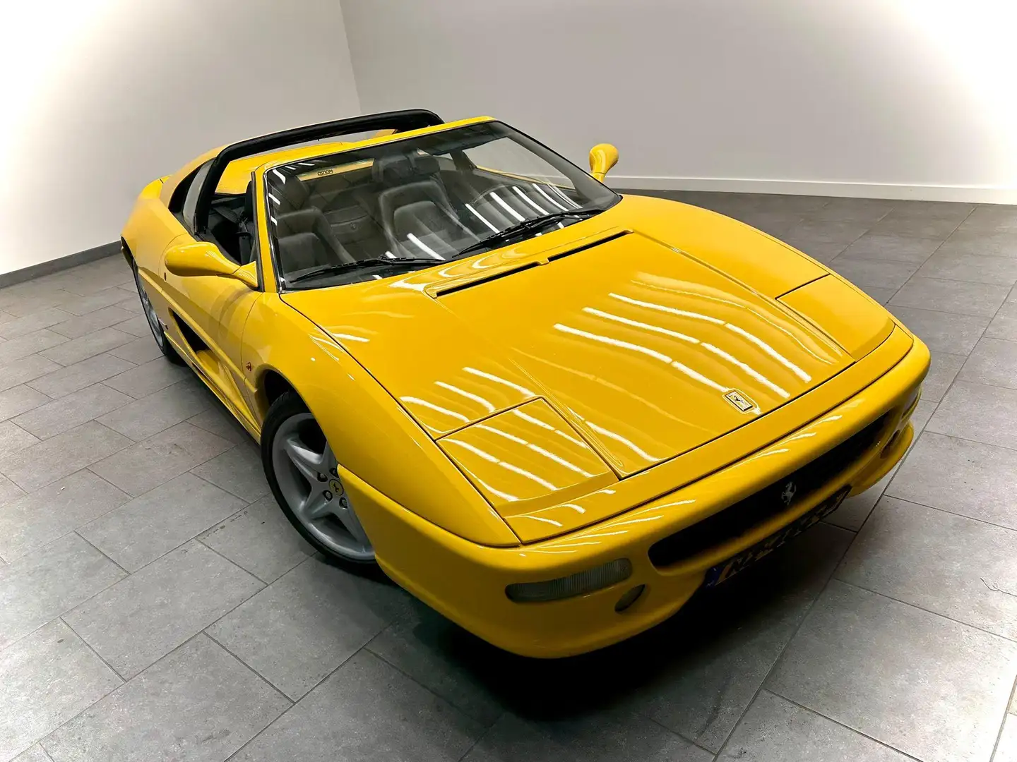 Ferrari F355 F 355 GTS Jaune - 2