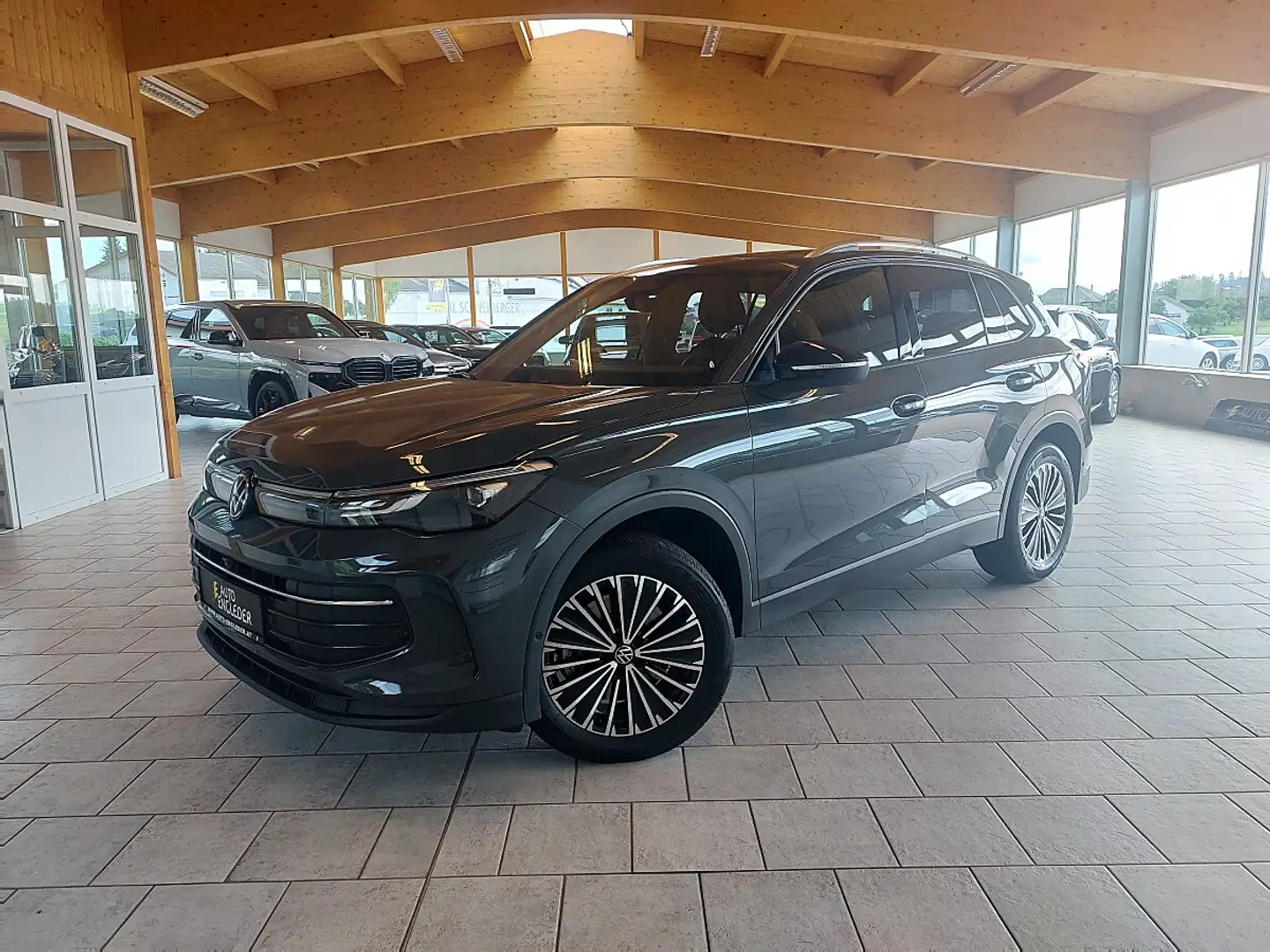 Volkswagen Tiguan 2.0 TDI SCR Life DSG Grau - 1