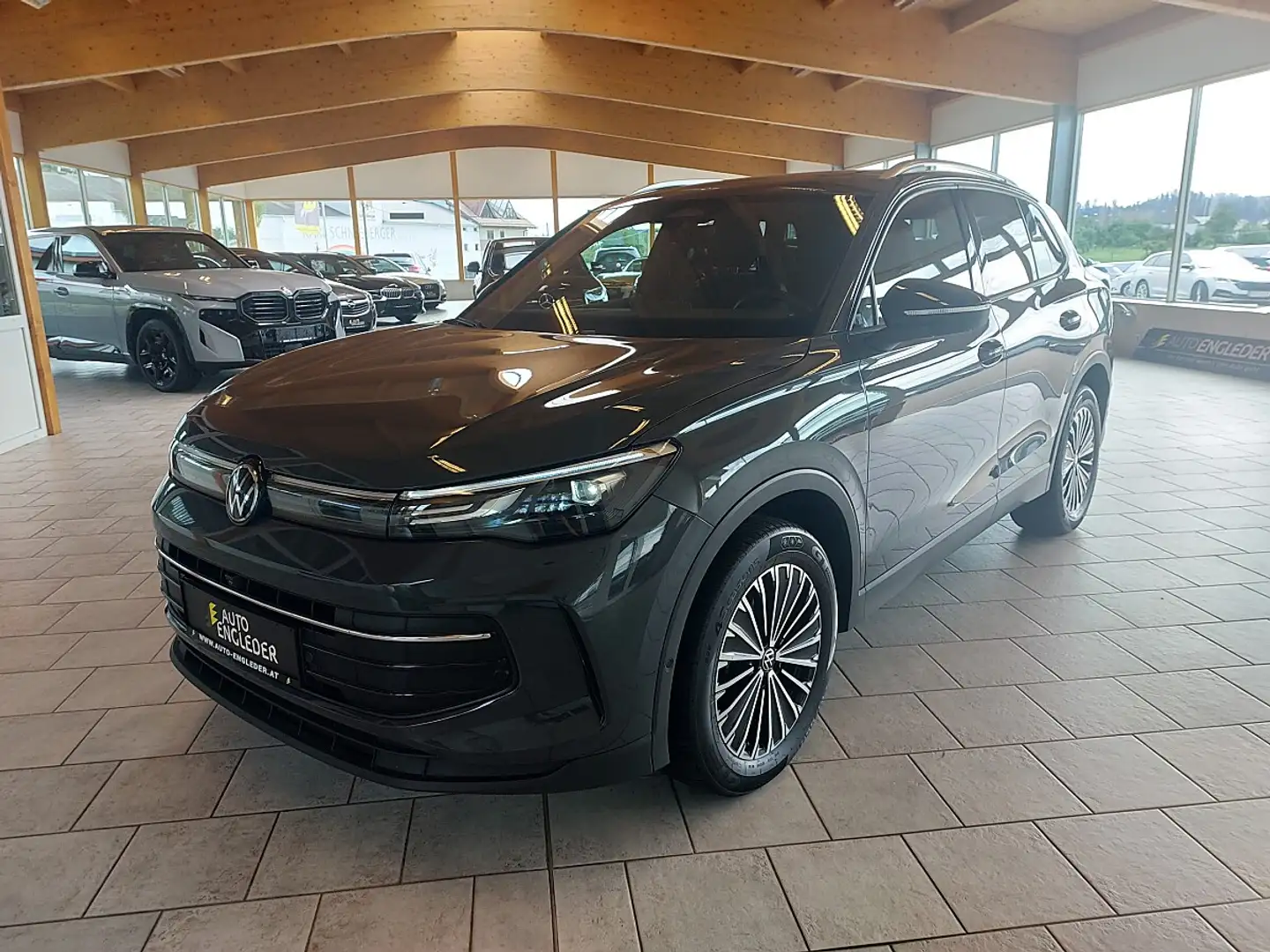 Volkswagen Tiguan 2.0 TDI SCR Life DSG Grau - 2