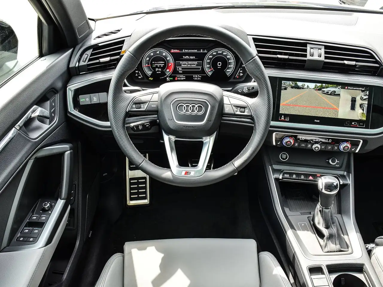 Audi Q3 photo Audi Q3