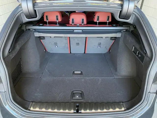 BMW 3 Series view 12