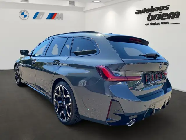 BMW 3 Series view 4