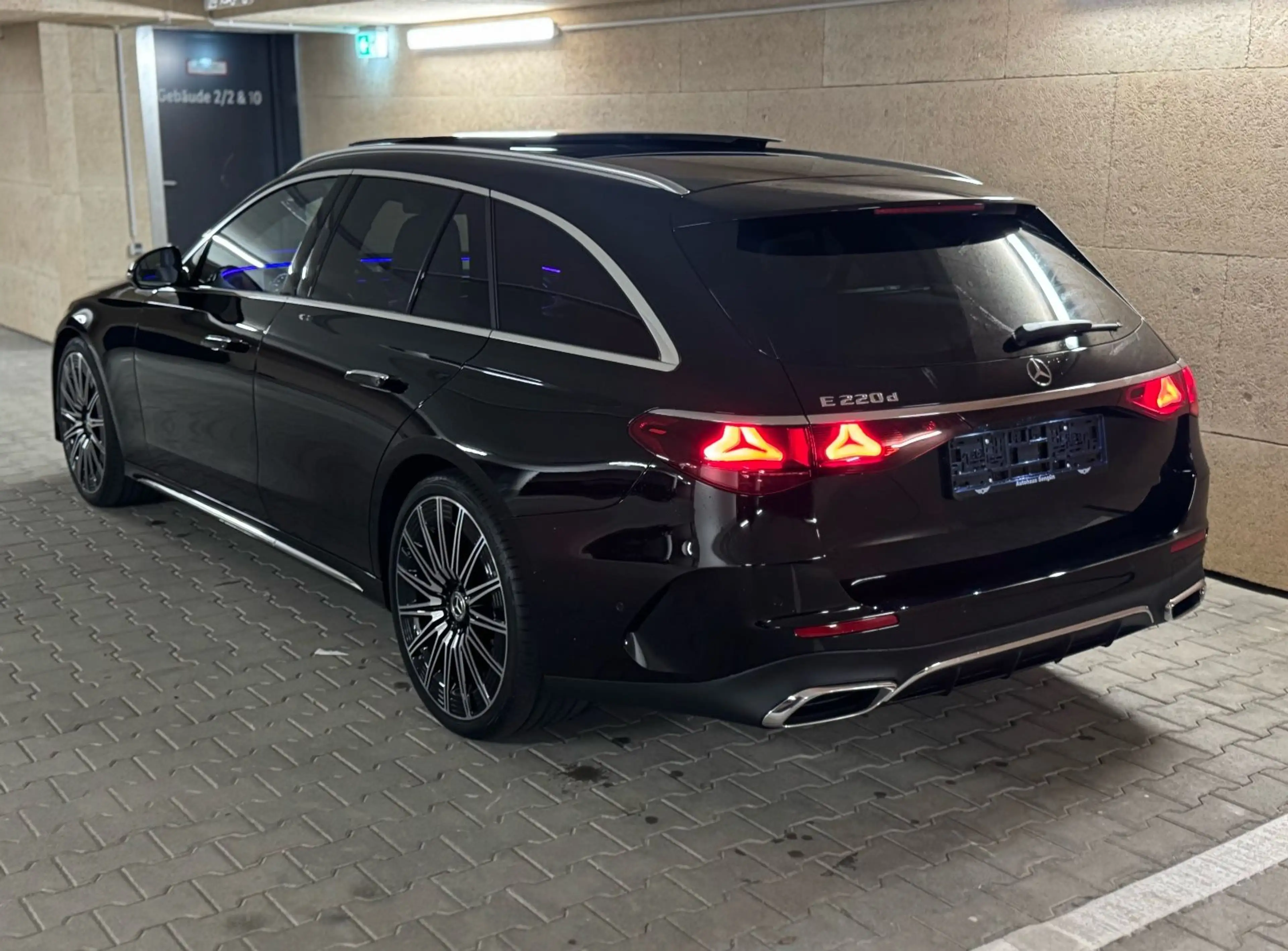 Mercedes-Benz E 220 d AMG SUPERSC DISTR+ 360° PANO 4D MEMO 21" — photo 5