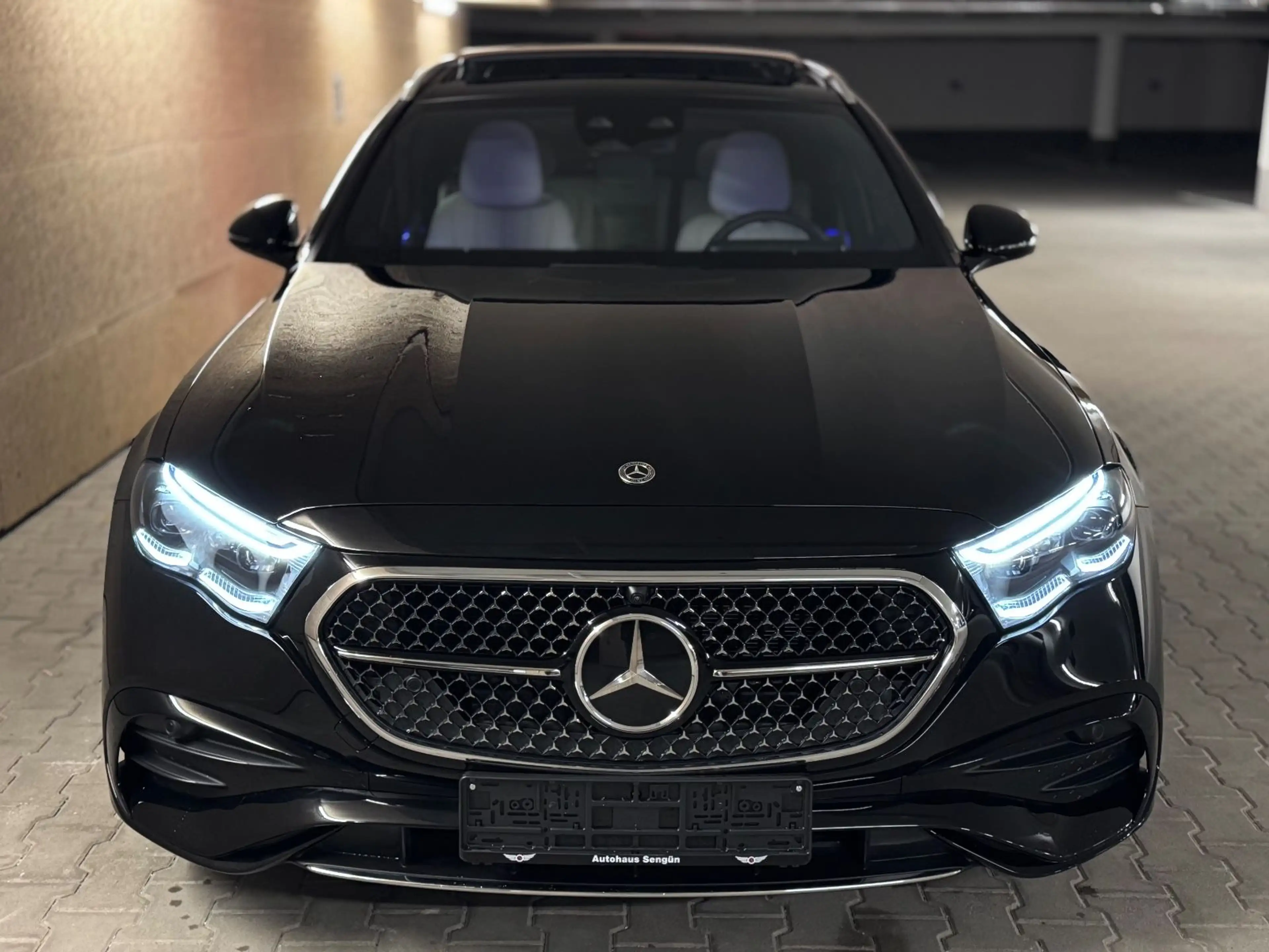 Mercedes-Benz E 220 d AMG SUPERSC DISTR+ 360° PANO 4D MEMO 21" — photo 10