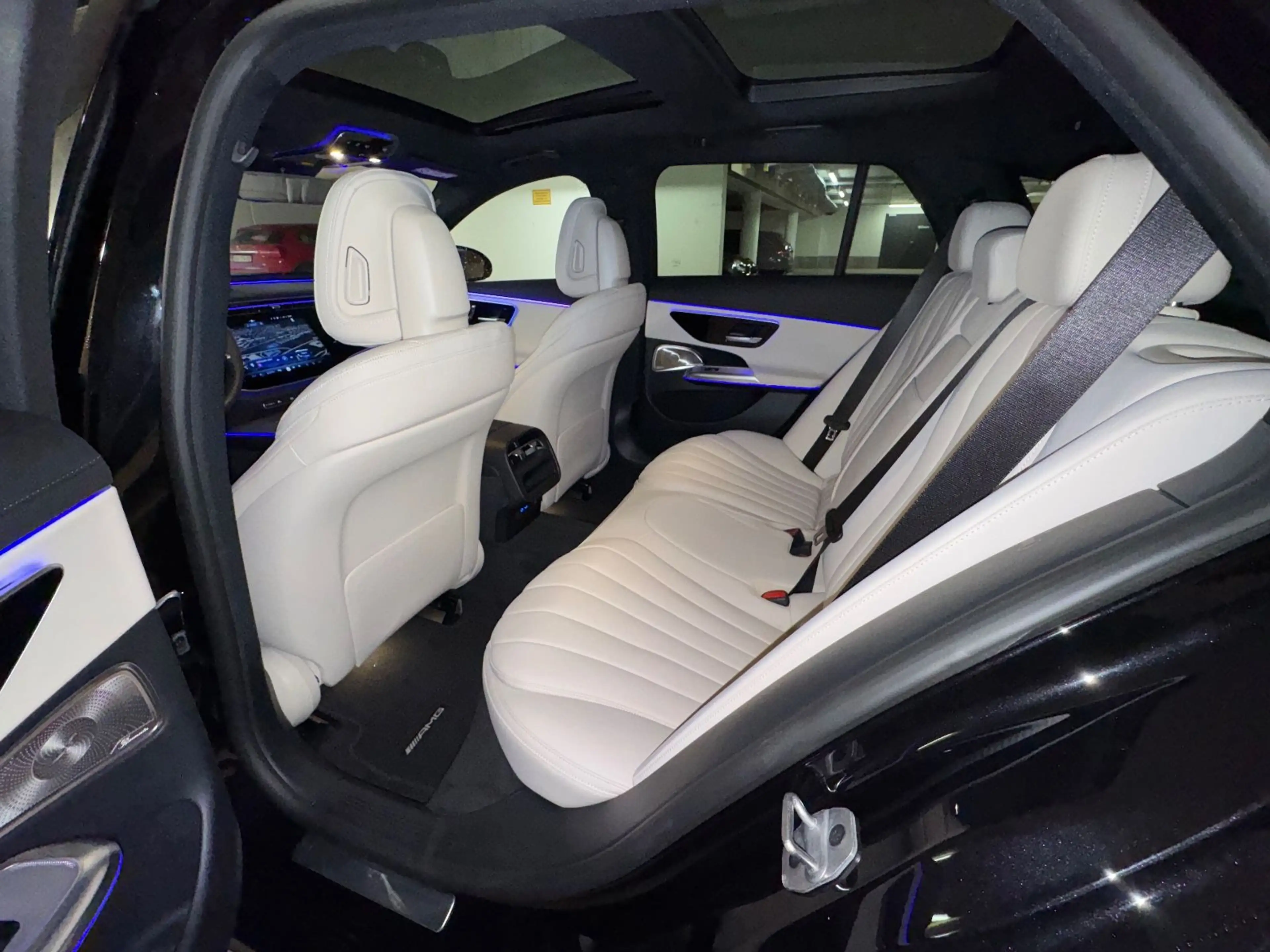 Mercedes-Benz E 220 d AMG SUPERSC DISTR+ 360° PANO 4D MEMO 21" — photo 19