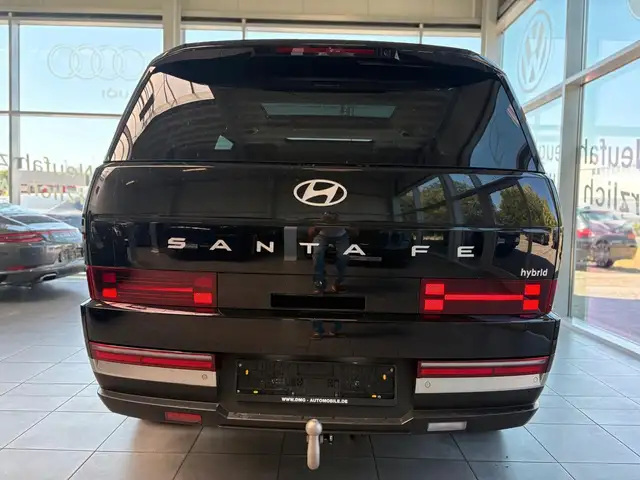 Hyundai Santa Fe view 3