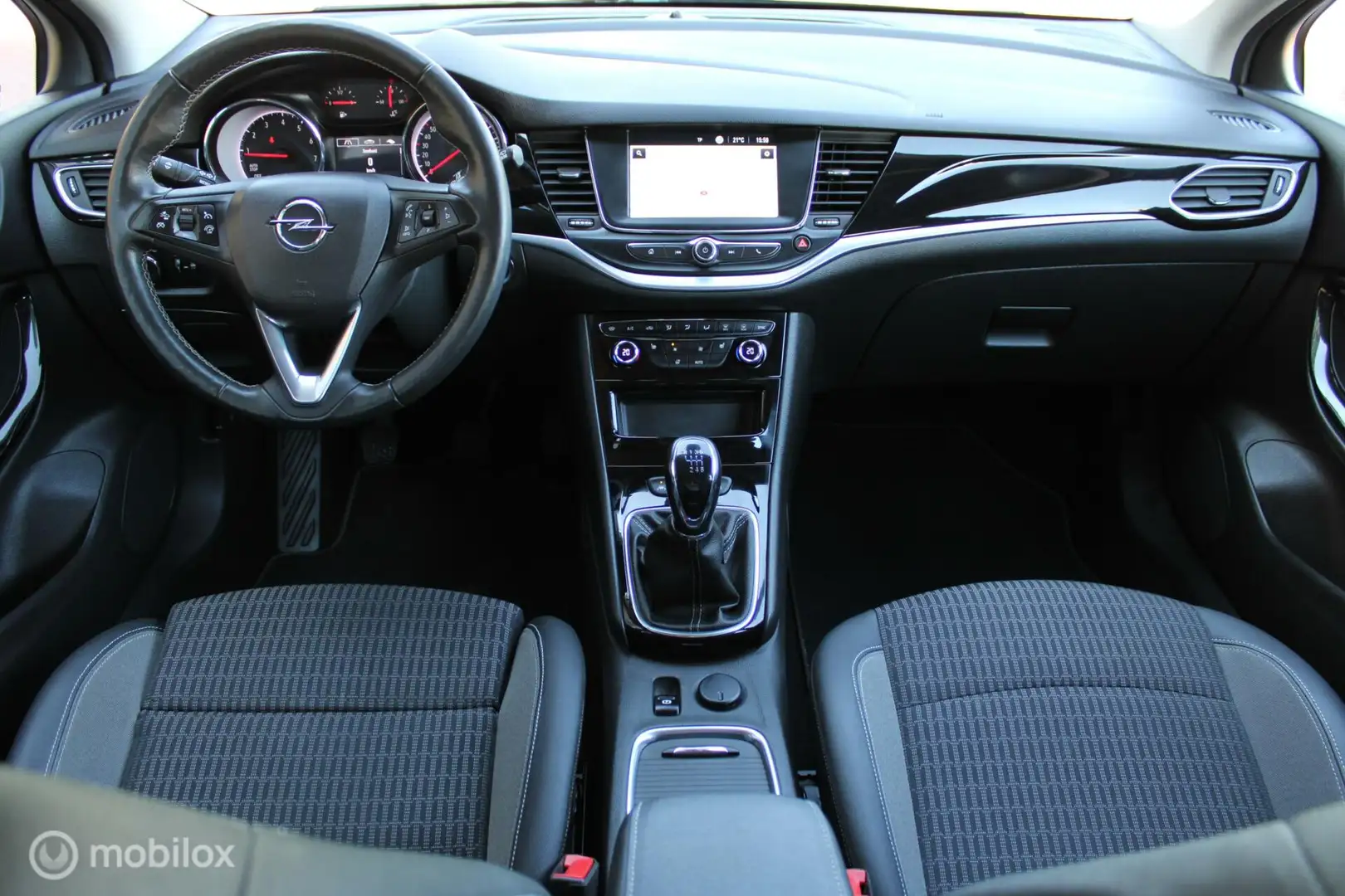 Opel Astra Sports Tourer 1.2 Business Elegance 130 PK, Trekha Schwarz - 2