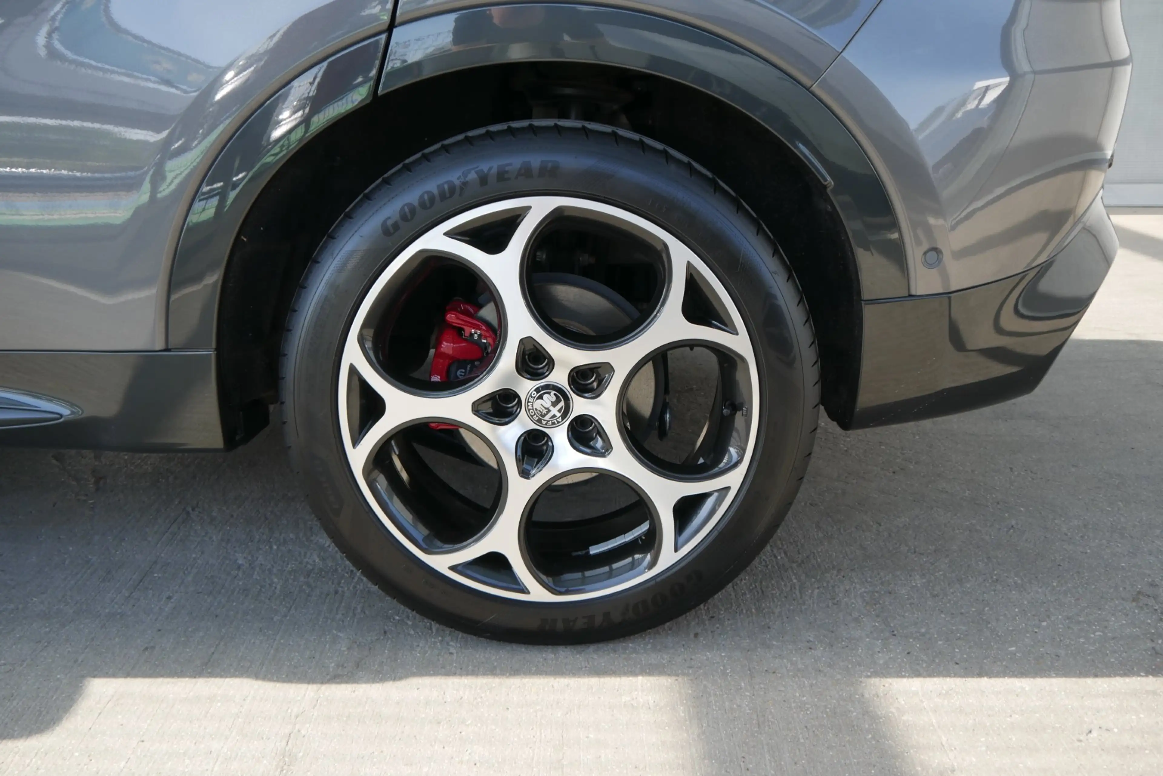 Alfa Romeo Tonale Veloce 1.5 T4 48V MHEV VGT DCT — photo 4