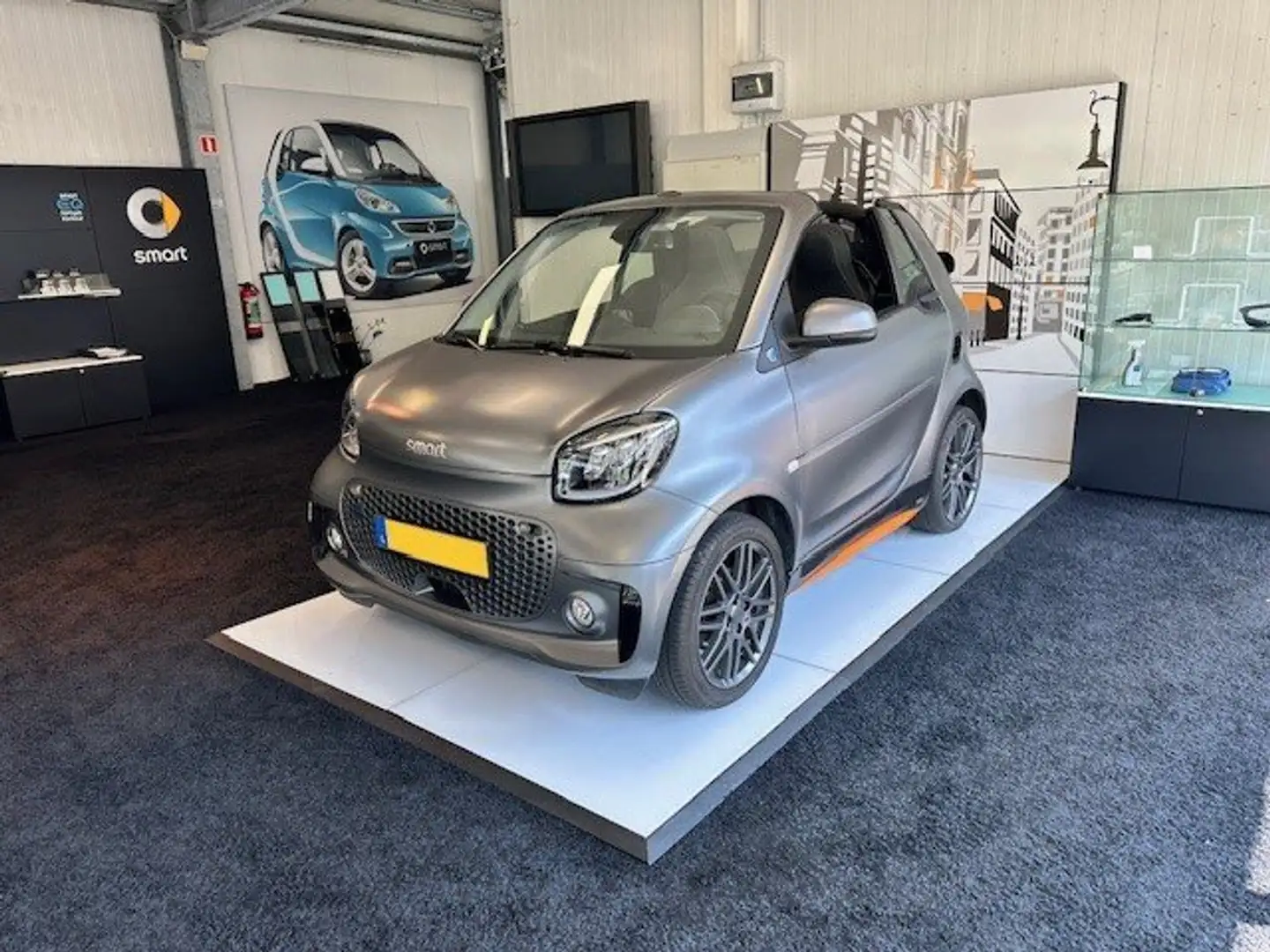 smart forTwo smart fortwo cabrio EQ 22kw comfort plus Gris - 1