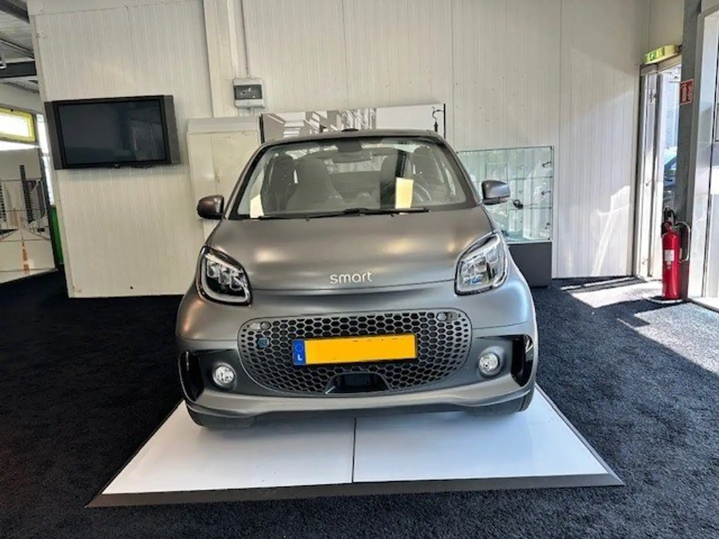 smart forTwo smart fortwo cabrio EQ 22kw comfort plus Gris - 2