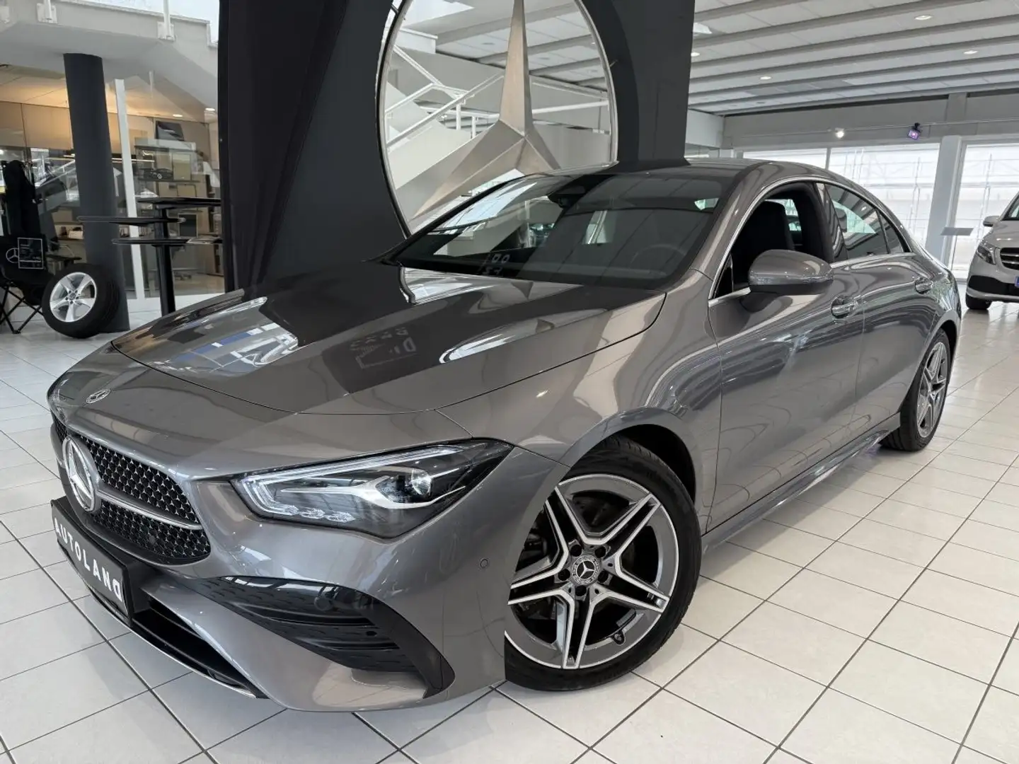 Mercedes-Benz CLA 200 d AMG LINE Grau - 2