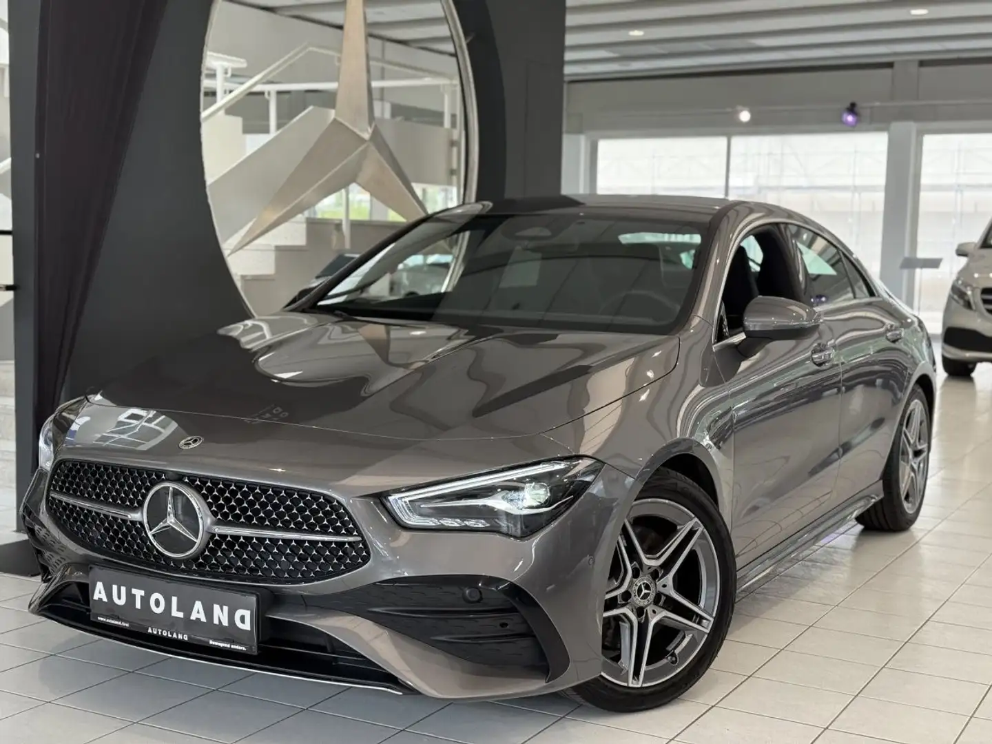 Mercedes-Benz CLA 200 d AMG LINE Grau - 1