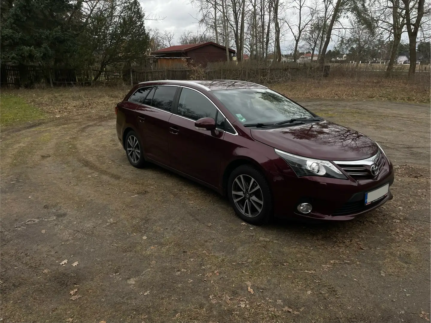 Toyota Avensis Combi 1.8 Multidrive S Executive Red - 1
