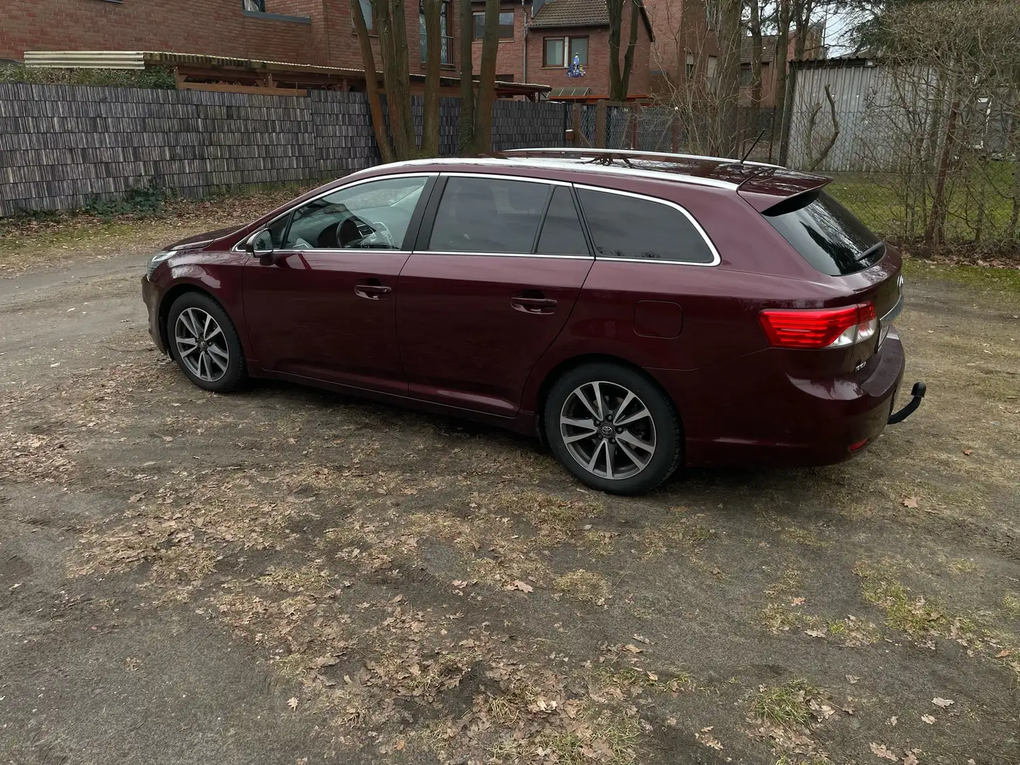 Toyota Avensis Combi 1.8 Multidrive S Executive Red - 2