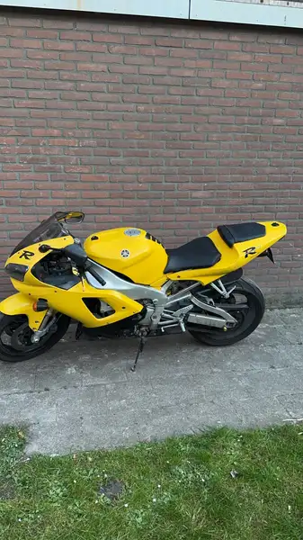 Yamaha YZF-R1 - foto 2