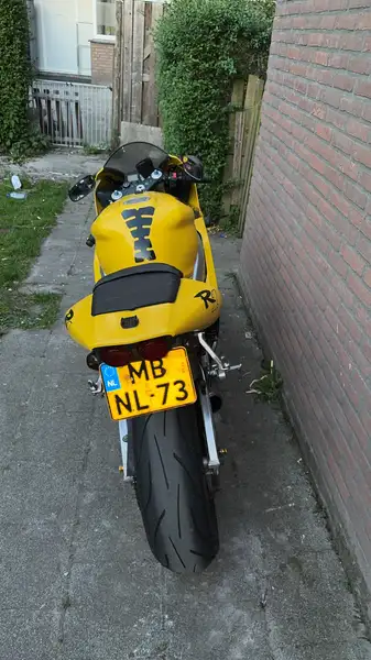 Yamaha YZF-R1 - foto 3
