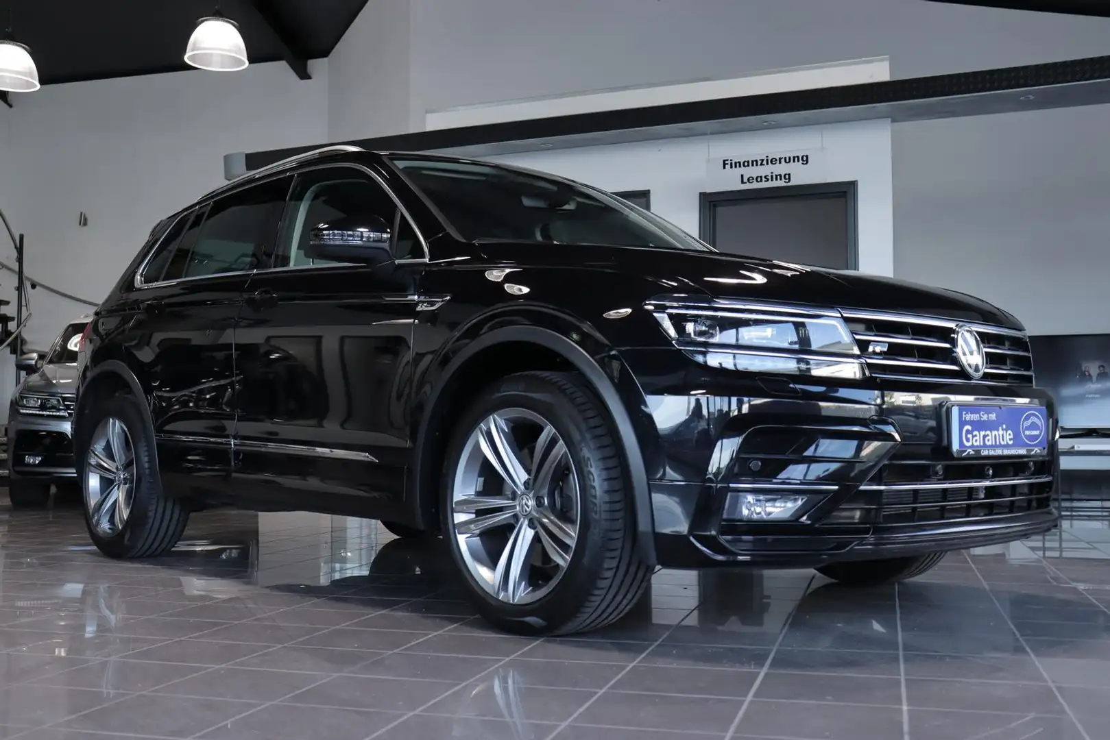 Volkswagen Tiguan 2.0 TDI Highline* R-LINE*STANDHEZ*ACC*CAM Schwarz - 2