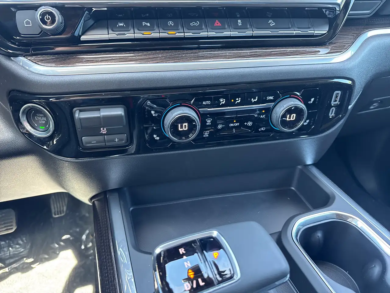 Chevrolet Silverado 1500 photo Chevrolet Silverado 1500