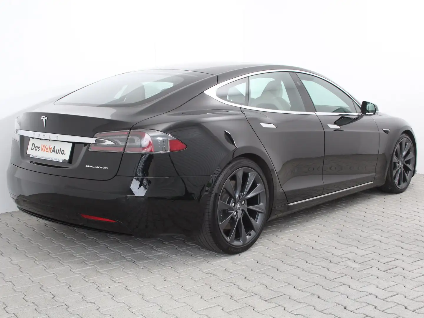 Tesla Model S Long Range Schwarz - 2
