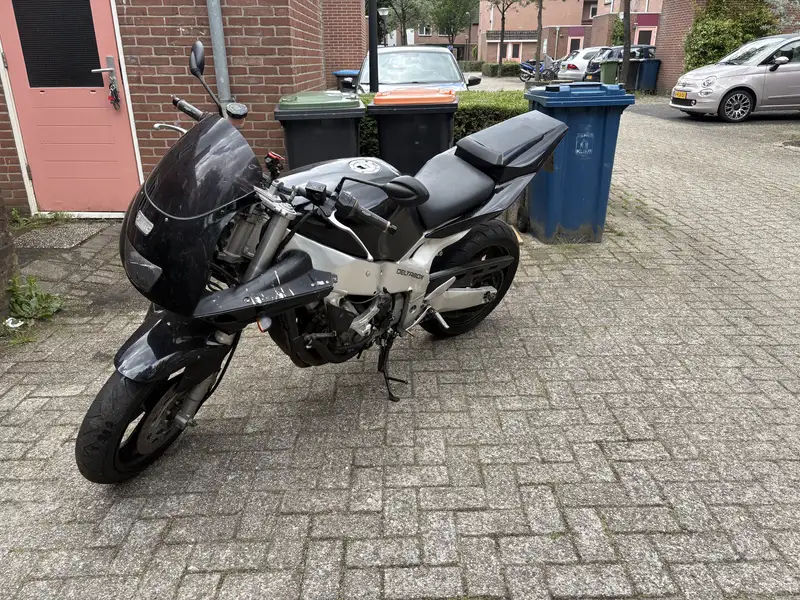 Yamaha FZR 1000 - foto 5