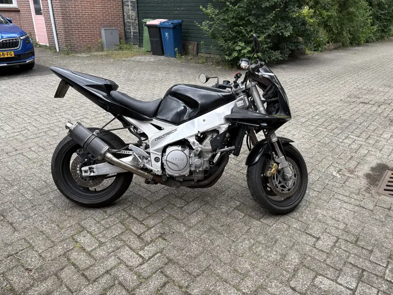 Yamaha FZR 1000 - foto 2