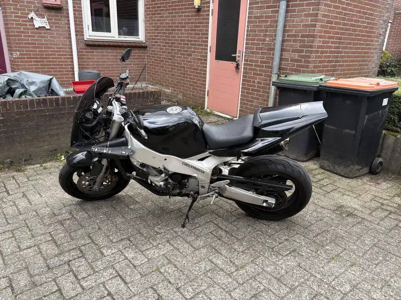 Yamaha FZR 1000 - foto 4