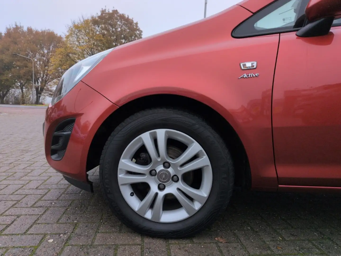 Opel Corsa D Active Temp Speedlimiter Alu Klima el.SP Lederle Rot - 2