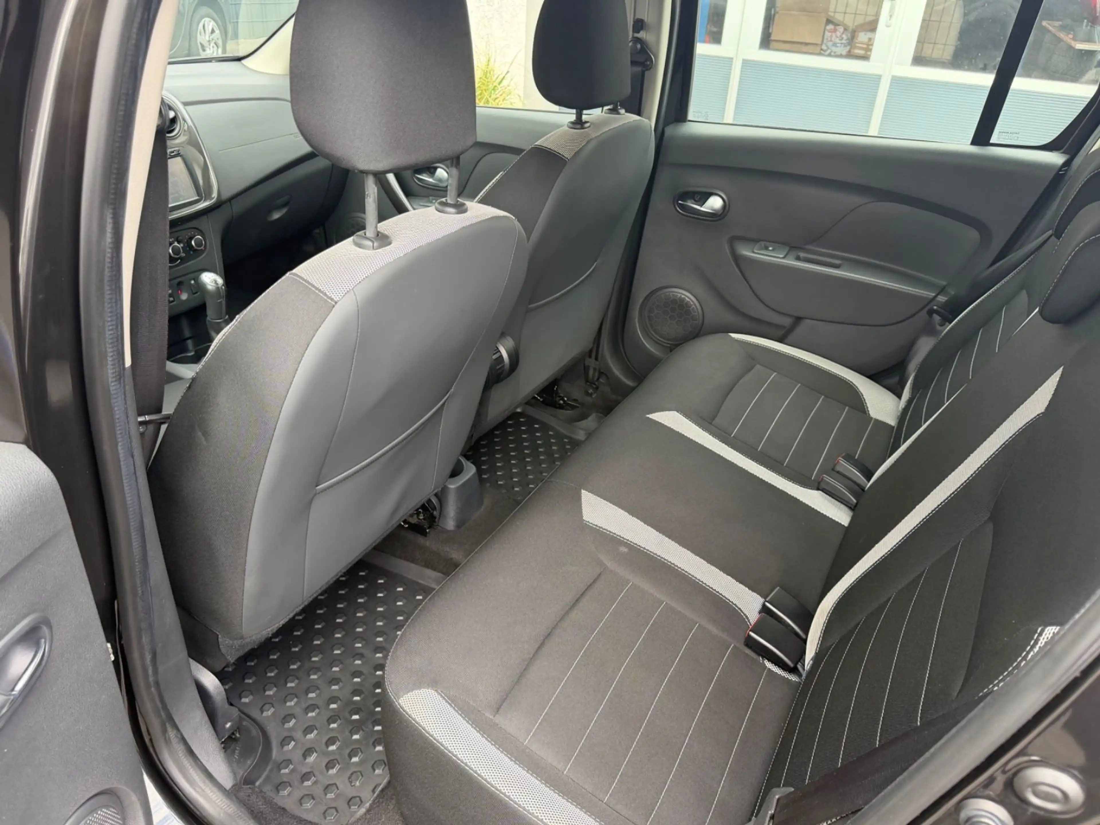 Dacia Logan MCV II Kombi Stepway — photo 12