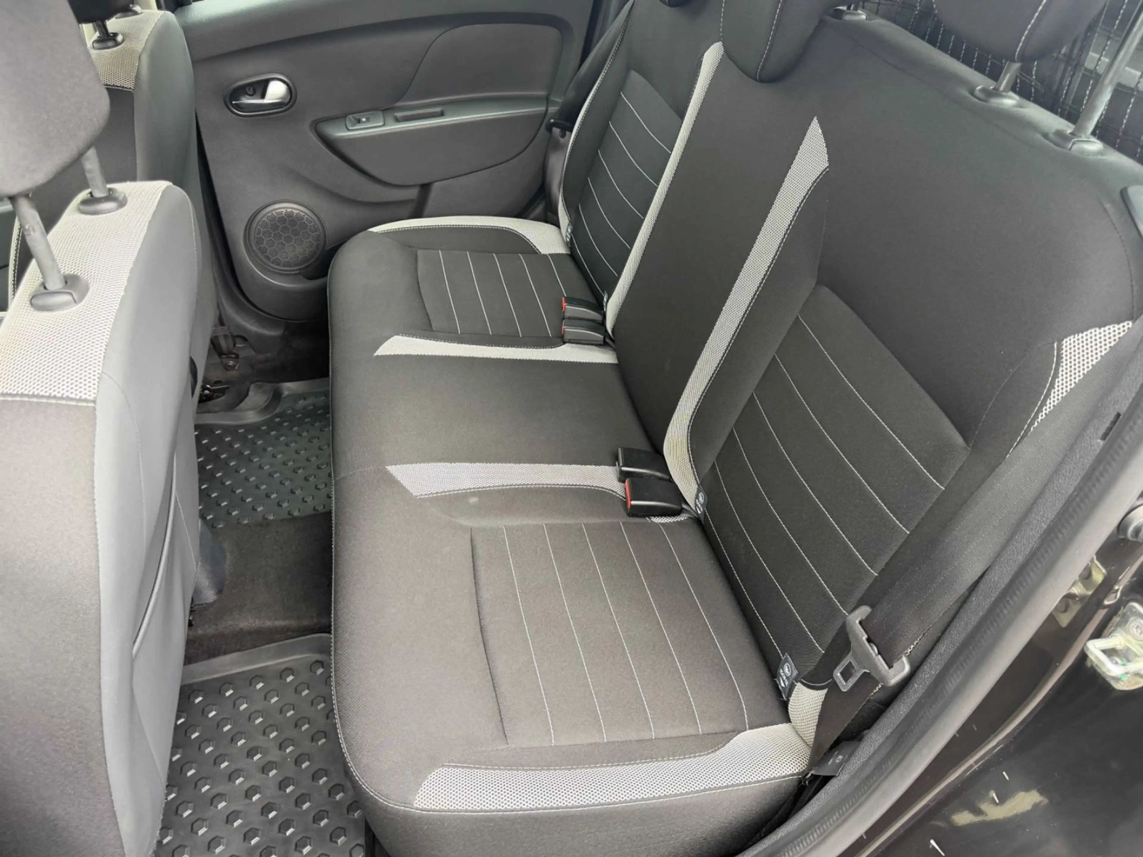 Dacia Logan MCV II Kombi Stepway — photo 11