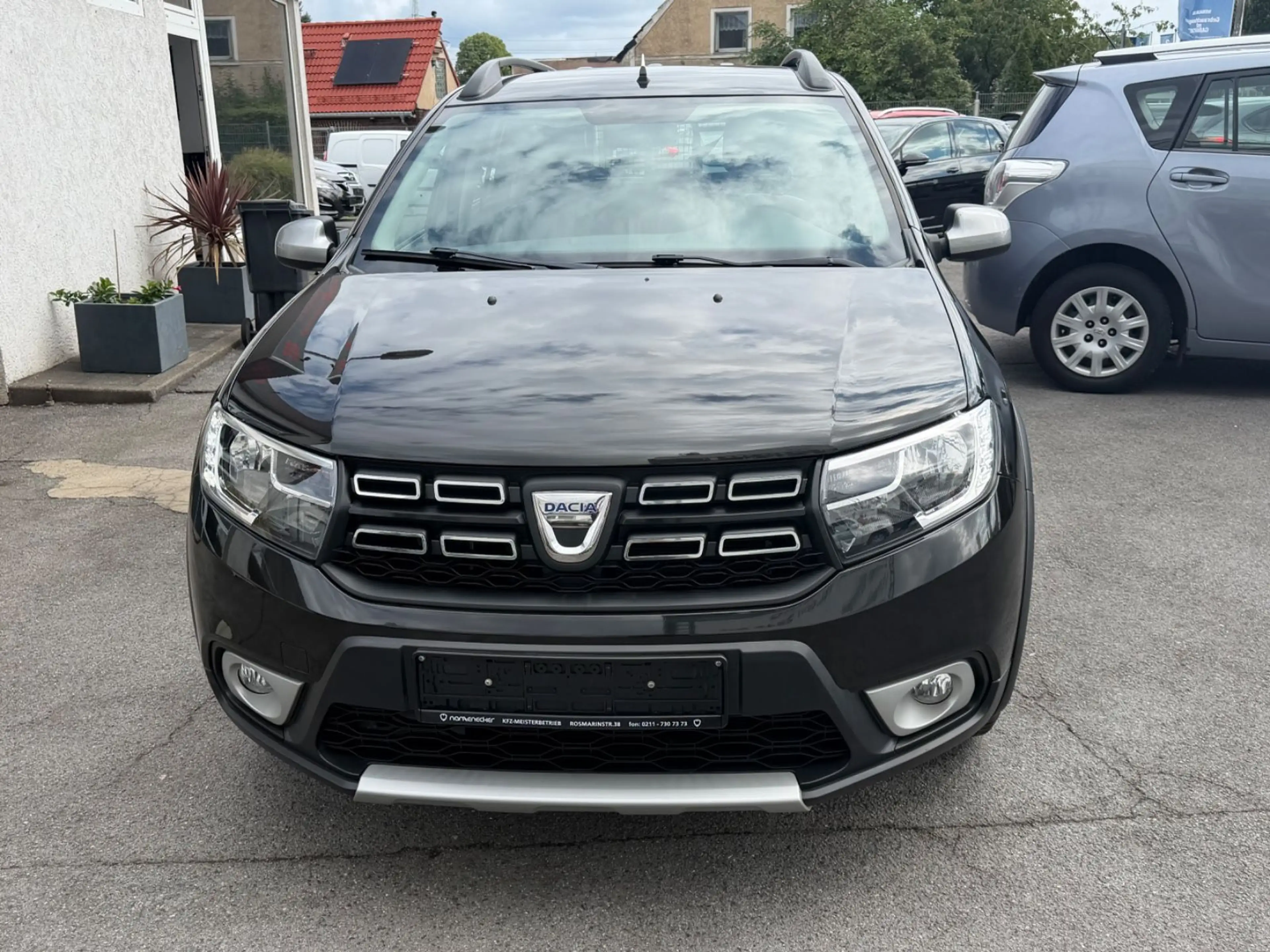 Dacia Logan MCV II Kombi Stepway — photo 2